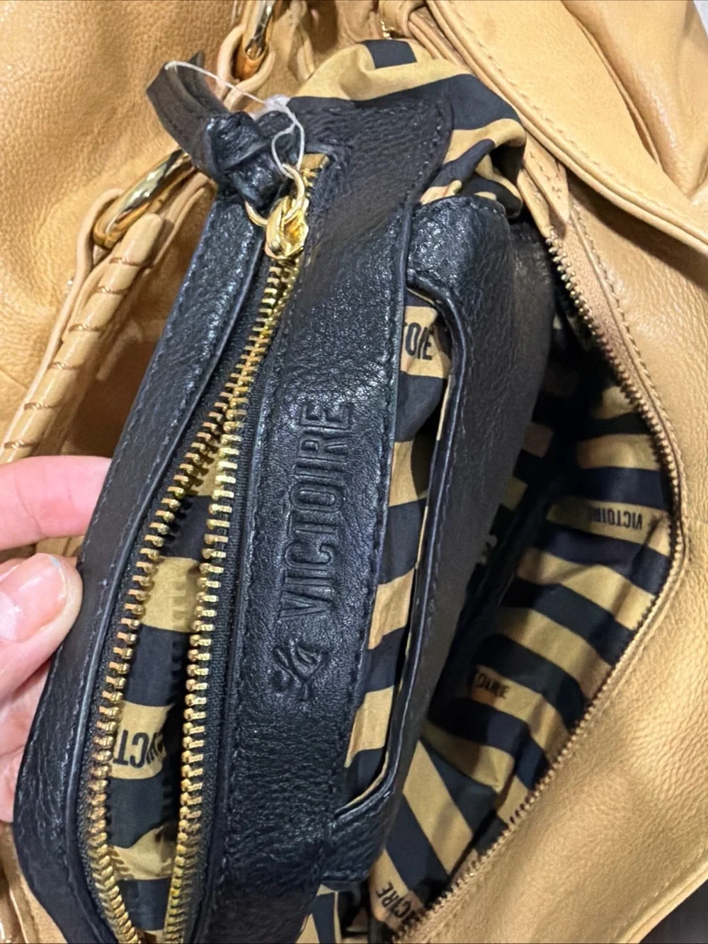 LA VICTOIRE LEATHER SHOULDER BAG BeigeTUMBLED PURSE SUPER SOFT